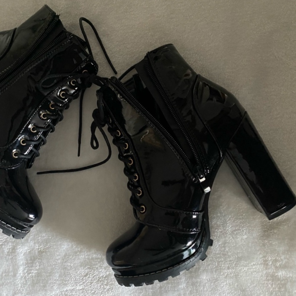 Black boots, again in my closet list